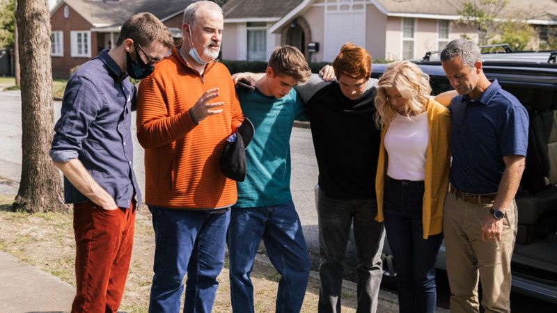 lifemark-set-praying-pure-flix-blog-800px-450px-2