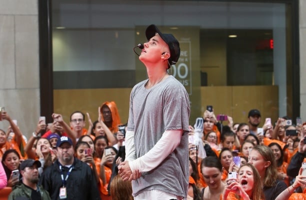 justin-bieber-uses-return-to-to-god-to-help-manchester-victims.jpg