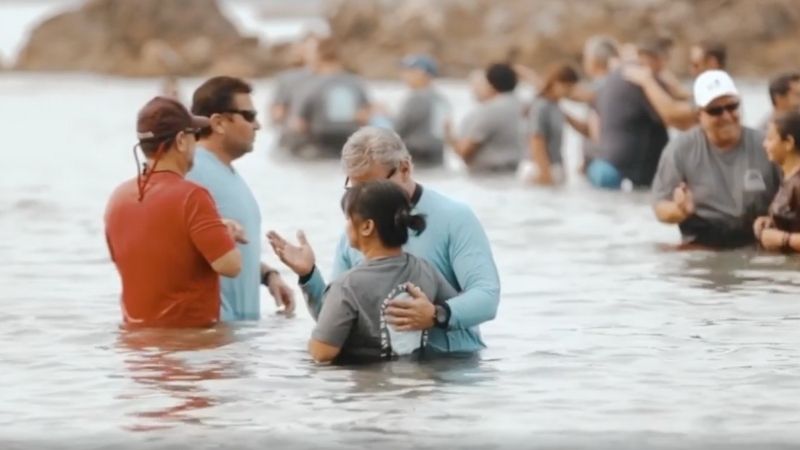 Thousands get baptized on California beach
