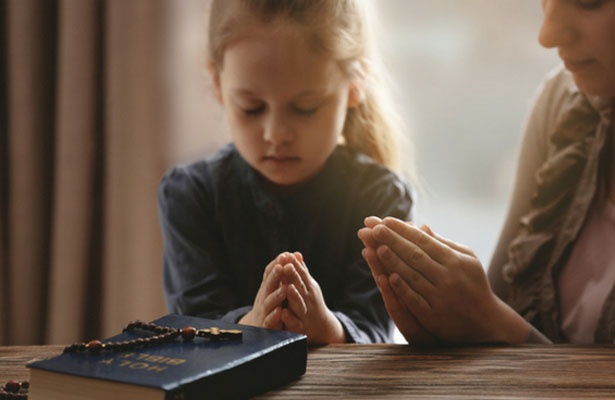 blog-header-mother-daughter-praying