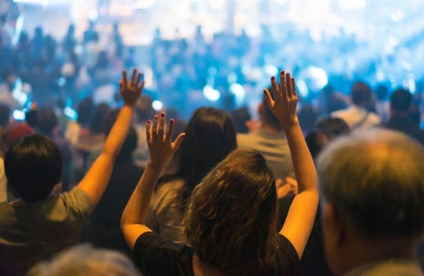 crowd-worshipping-blog-header