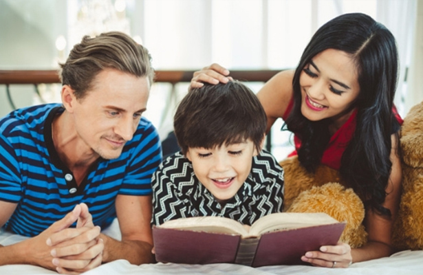 family-reading-blog-header