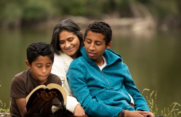 family-reading-book-blog-header